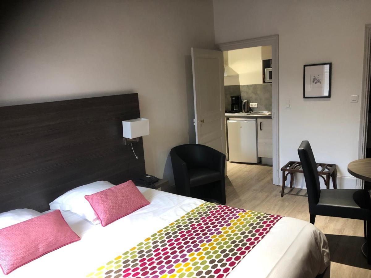 Hotel Montespan Bourbon-lʼArchambault Buitenkant foto