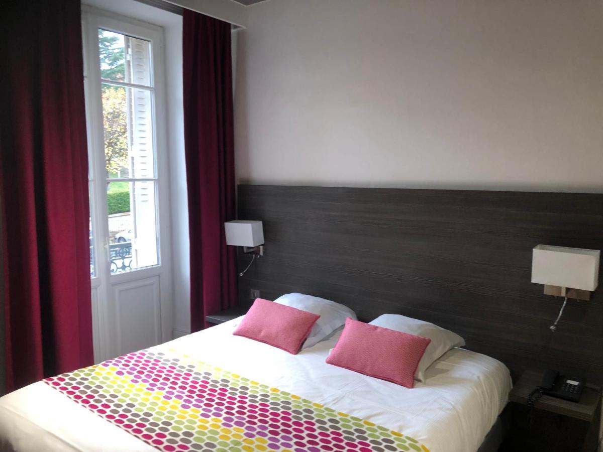 Hotel Montespan Bourbon-lʼArchambault Buitenkant foto