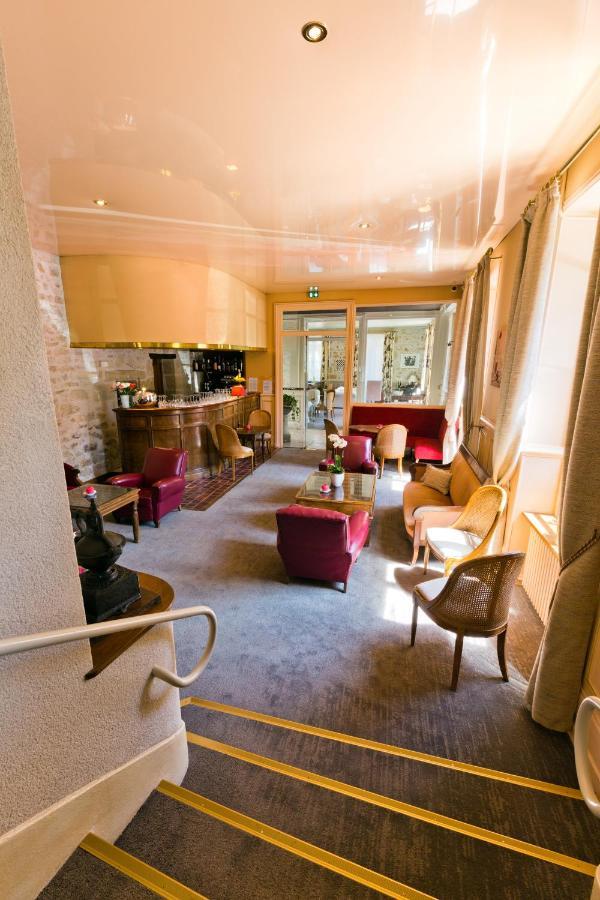Hotel Montespan Bourbon-lʼArchambault Buitenkant foto