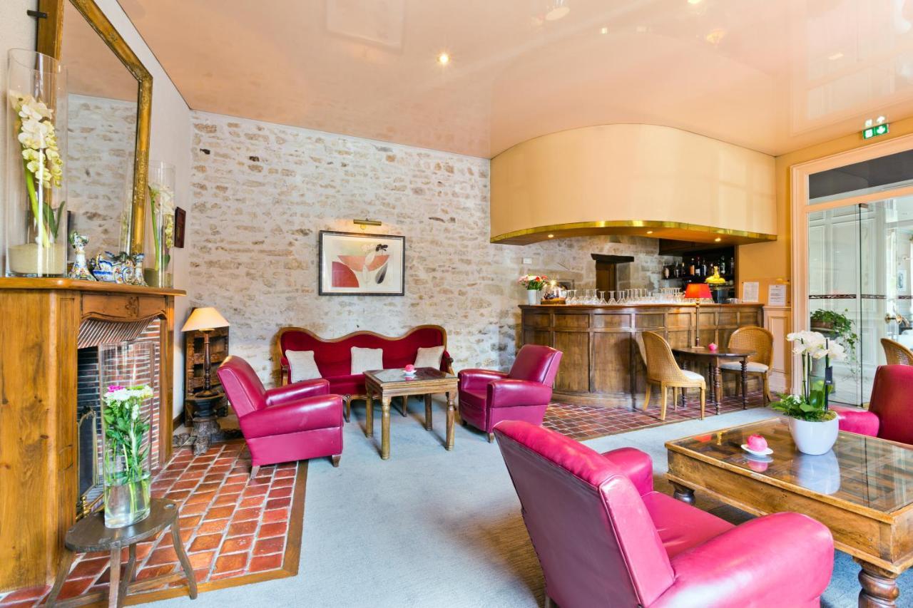 Hotel Montespan Bourbon-lʼArchambault Buitenkant foto