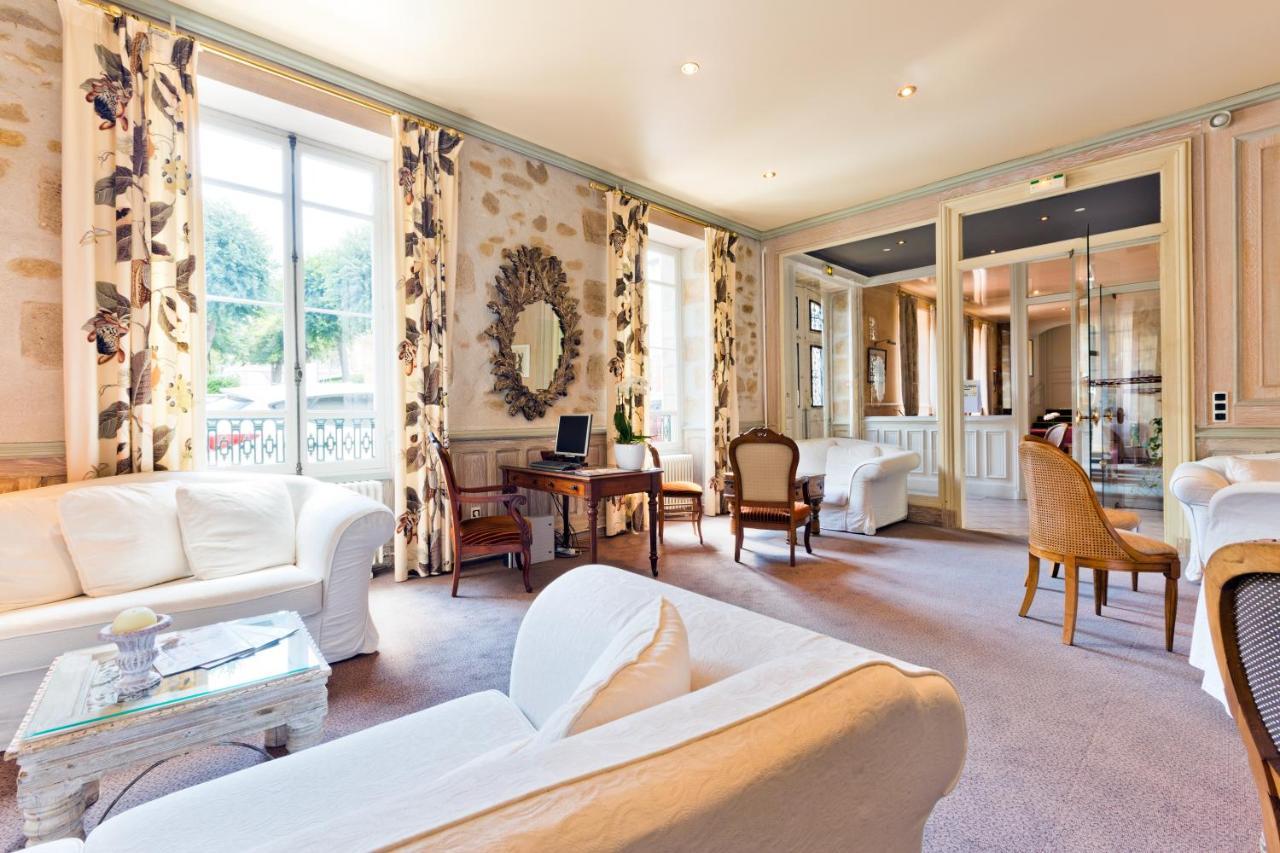 Hotel Montespan Bourbon-lʼArchambault Buitenkant foto
